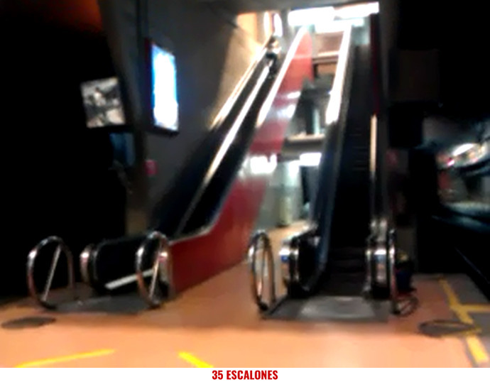 Foto de las escaleras mecánicas paradas de acceso al Andén 1 desde el vestíbulo de la Estación de Atocha Cercanías-Renfe de Madrid