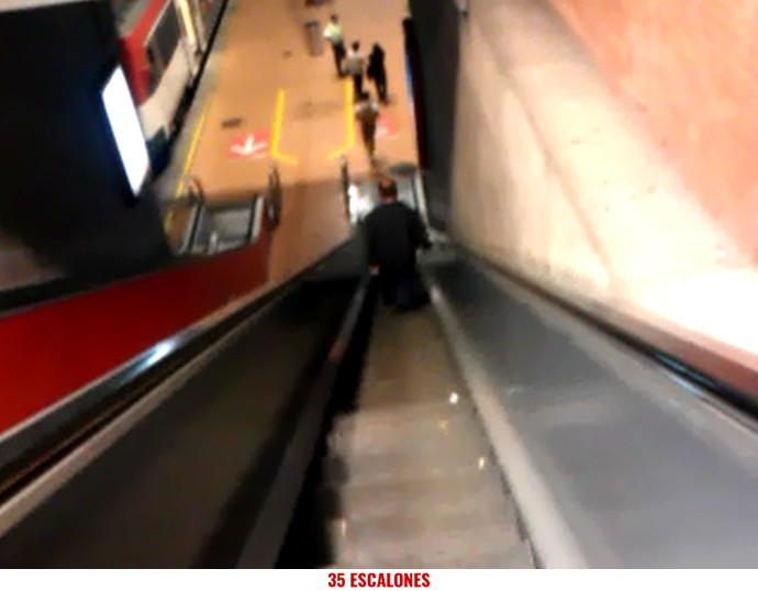 Escaleras mecánicas paradas de bajada al Andén 1 de la Estación de Atocha Cercanías-Renfe de Madrid